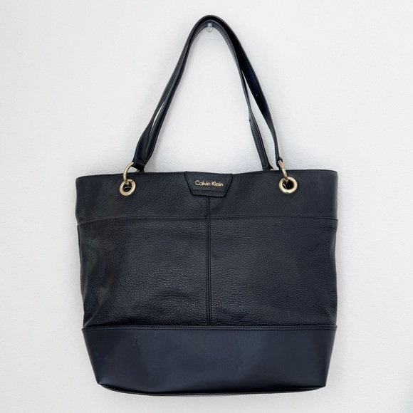 Calvin Klein Black Shoulder Bag with Gold Hardware - Picture 1 of 10